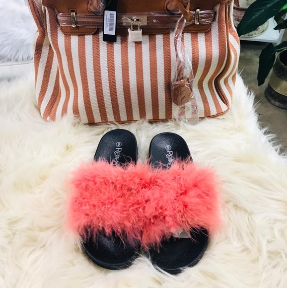 🆕️Coral Faux  Shaggy Fur Slide Sandals - Picture 4 of 6